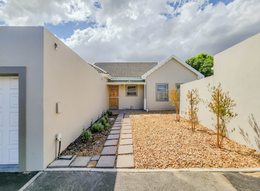 To Let 3 Bedroom Property for Rent in Sonstraal Heights Western Cape